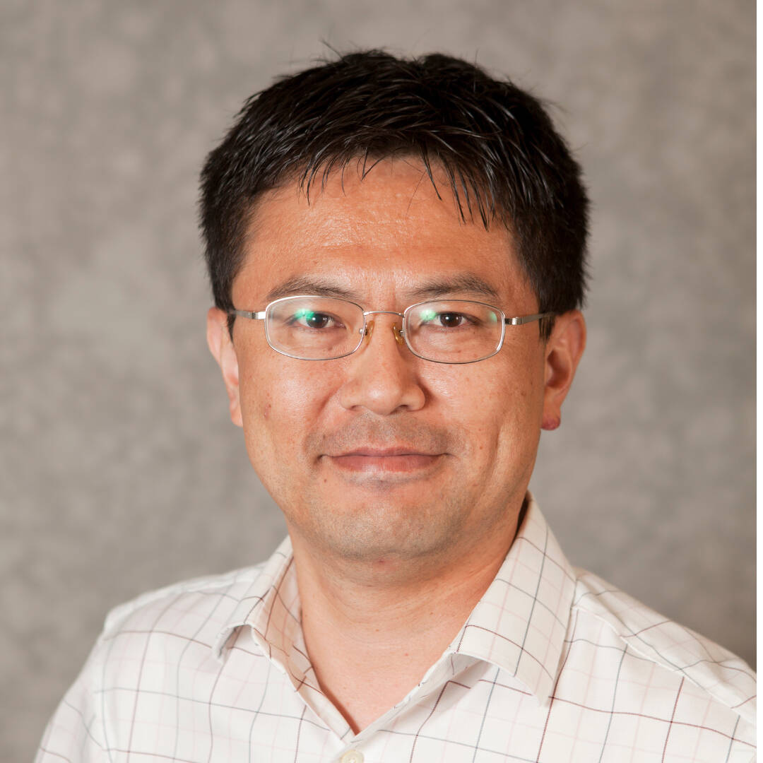 Sunghwan Joo Headshot